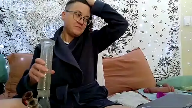 sareberr420 online show from February 8, 2026, 3:26 pm