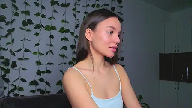 Tiffany Sweetie online show from April 6, 2026, 3:13 pm