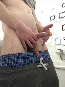 Snapshot of Spielzeugtwink chatting on November 26, 2025, 10:22 pm Spielzeugtwink online show from November 26, 2025, 10:22 pm