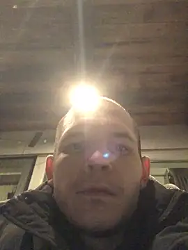 Snapshot of Spielzeugtwink chatting on December 4, 2025, 10:40 pm Spielzeugtwink online show from December 4, 2025, 10:40 pm