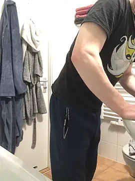 Snapshot of Spielzeugtwink chatting on February 24, 2026, 10:08 pm Spielzeugtwink online show from February 24, 2026, 10:08 pm