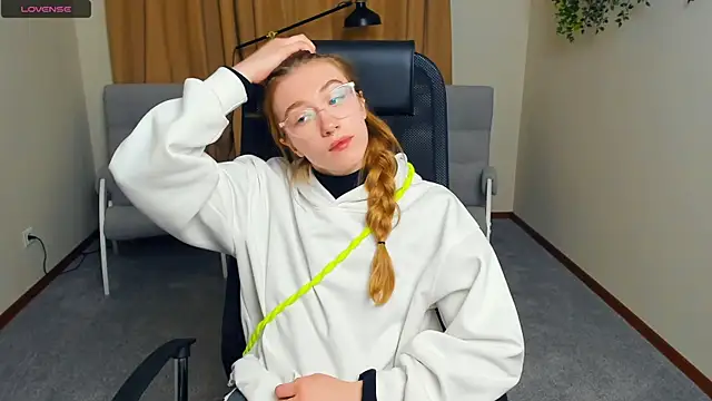 Snapshot of KathrynMattu chatting on November 21, 2025, 2:27 pm KathrynMattu online show from November 21, 2025, 2:27 pm