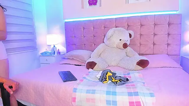 Snapshot of Katy_Gomez_ chatting on November 30, 2025, 12:20 pm Katy Gomez online show from November 30, 2025, 12:20 pm