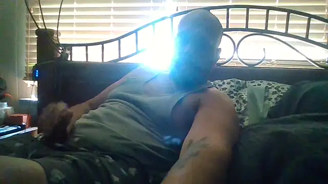 BigriskDaddy92 online show from December 5, 2025, 8:27 pm