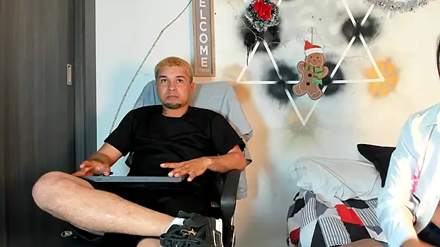 StephaniaAndRandy online show from December 19, 2025, 1:18 pm