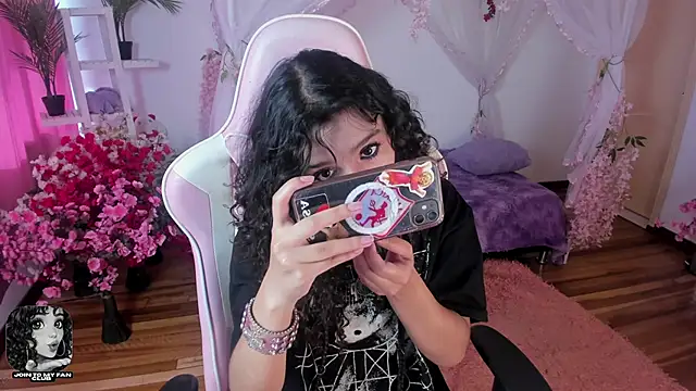 Snapshot of gummo_ chatting on February 3, 2026, 8:25 pm gummo online show from February 3, 2026, 8:25 pm