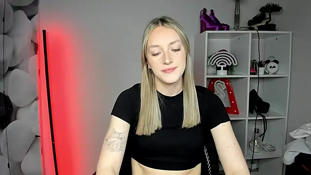 EvelynBlond online show from February 16, 2026, 6:42 am