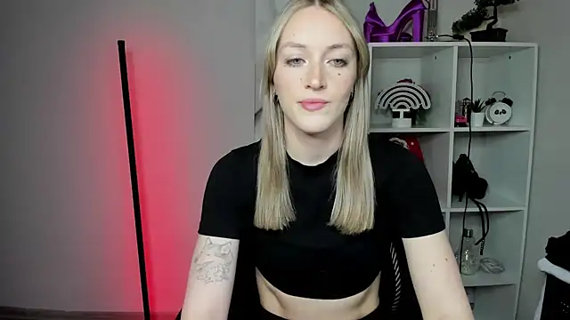 EvelynBlond online show from March 2, 2026, 6:25 am