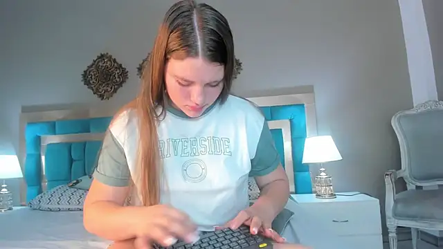 LiiaVelvet online show from December 18, 2025, 4:35 pm