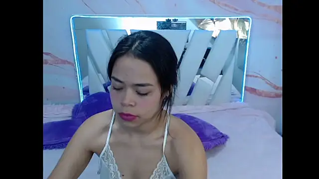 BlueLove19 online show from December 5, 2025, 8:27 pm