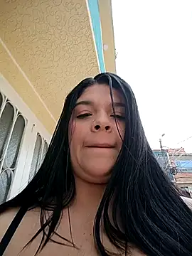 Layla-daring online show from January 13, 2026, 8:03 pm