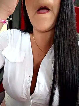 Snapshot of Layla-daring chatting on January 31, 2026, 8:18 pm Layla-daring online show from January 31, 2026, 8:18 pm