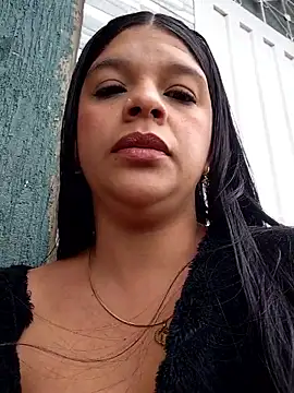 Layla-daring online show from April 17, 2026, 6:33 pm