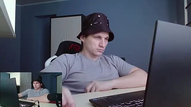 Poliglotjoe1 online show from February 10, 2026, 2:21 pm