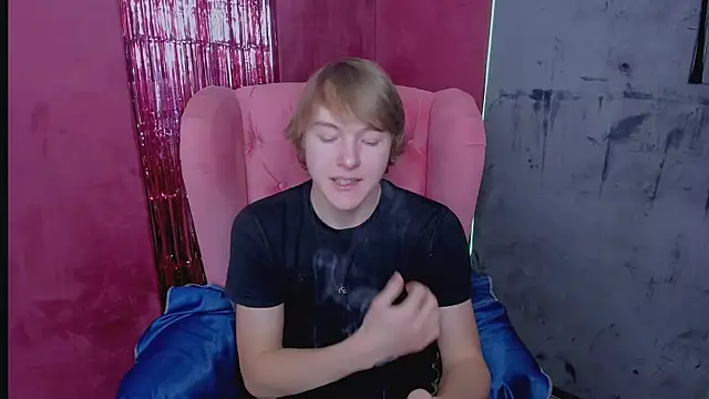 DonaldWoon online show from December 14, 2025, 9:52 pm