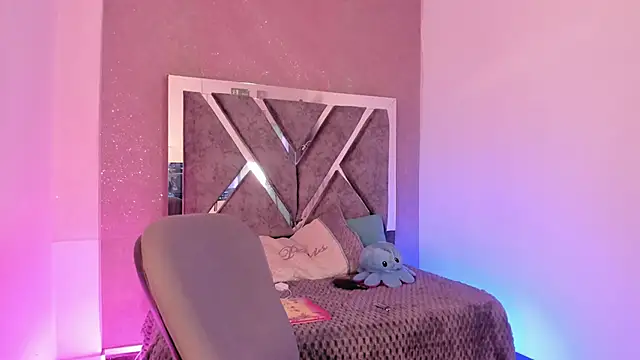 frany wolf  online show from December 3, 2025, 4:42 am