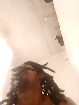 Eezxxx online show from February 2, 2026, 5:39 am