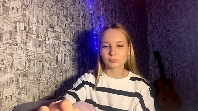 Snapshot of SophieLorein chatting on November 26, 2025, 10:27 am SophieLorein online show from November 26, 2025, 10:27 am