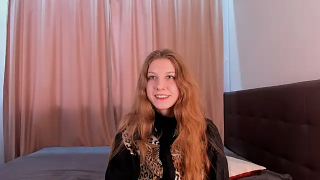 Snapshot of HazeLuneth chatting on February 17, 2026, 6:32 am HazeLuneth online show from February 17, 2026, 6:32 am