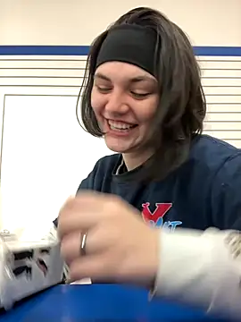 Kora Kat online show from December 14, 2025, 7:47 am