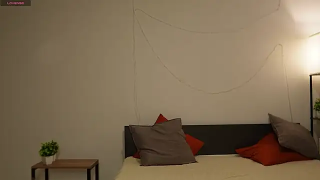 Angelic Lynn online show from December 1, 2025, 1:16 pm