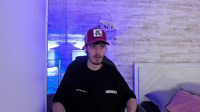 Emir Ozan  online show from February 1, 2026, 7:01 pm