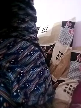 Priya Sharma04 online show from April 13, 2026, 6:46 pm