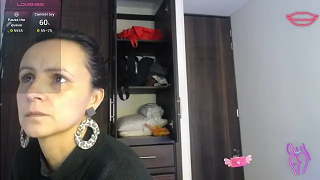 Juliana  lx online show from December 20, 2025, 1:18 pm