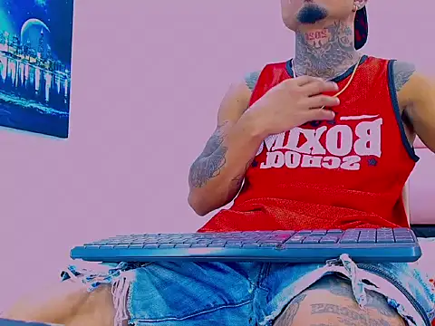 Hot Latino x online show from March 5, 2026, 12:23 pm