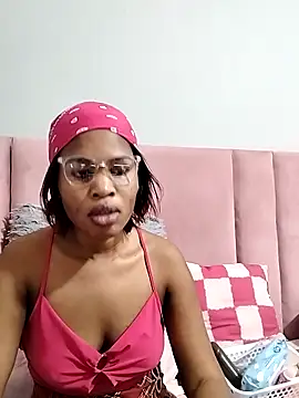 Snapshot of Cherrydollx chatting on May 28, 2026, 7:16 am Cherrydollx online show from May 28, 2026, 7:16 am