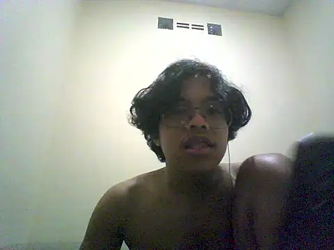 Snapshot of VERTSS2 chatting on November 20, 2025, 6:18 pm VERTSS2 online show from November 20, 2025, 6:18 pm