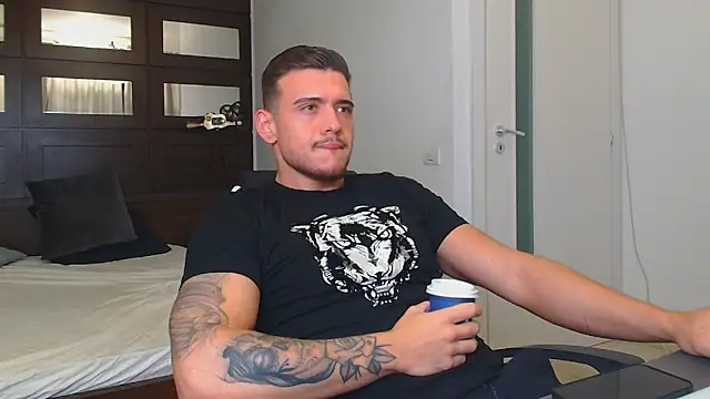 ElijahThorne online show from January 19, 2026, 5:11 am