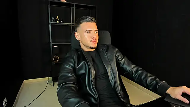 ElijahThorne online show from April 16, 2026, 6:58 am