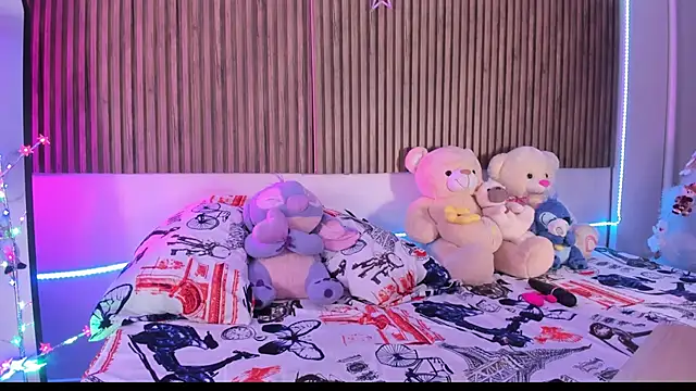 Hayley-Fox online show from December 14, 2025, 1:44 am