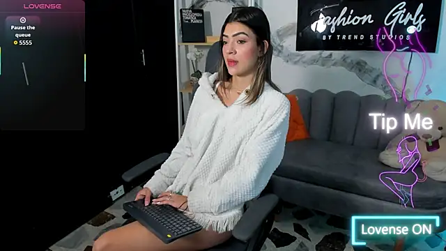 RenataMason online show from December 19, 2025, 12:45 pm