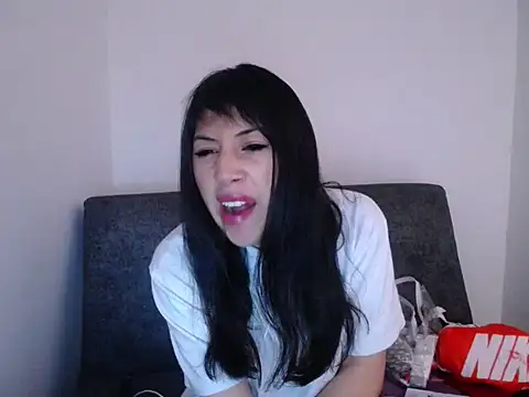 Snapshot of luisa_homes chatting on January 5, 2026, 6:00 pm luisa homes online show from January 5, 2026, 6:00 pm