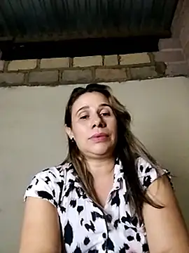 MIA-LARIOS online show from December 23, 2025, 3:26 am