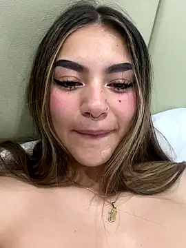 Snapshot of Yunaraa chatting on December 20, 2025, 4:52 am Yunaraa online show from December 20, 2025, 4:52 am