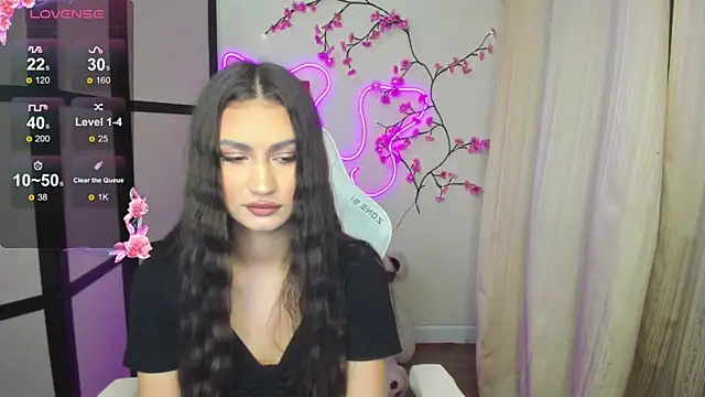 Snapshot of AdeleLuu chatting on November 22, 2025, 1:37 am AdeleLuu online show from November 22, 2025, 1:37 am