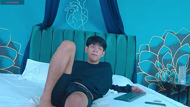 Snapshot of Liam_Sinclair chatting on February 8, 2026, 4:43 pm Liam Sinclair online show from February 8, 2026, 4:43 pm