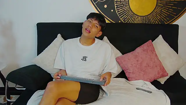 Snapshot of Liam_Sinclair chatting on February 17, 2026, 8:37 pm Liam Sinclair online show from February 17, 2026, 8:37 pm