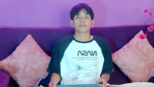 Snapshot of Liam_Sinclair chatting on February 27, 2026, 7:47 pm Liam Sinclair online show from February 27, 2026, 7:47 pm