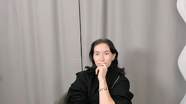 Snapshot of TheoHamborsky chatting on November 23, 2025, 3:34 pm TheoHamborsky online show from November 23, 2025, 3:34 pm