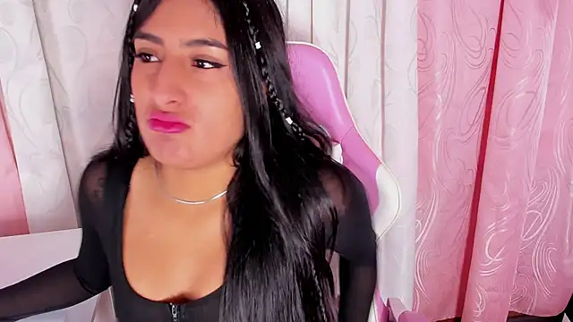 Snapshot of Sara_cloudy2 chatting on November 24, 2025, 1:55 pm Sara cloudy2 online show from November 24, 2025, 1:55 pm