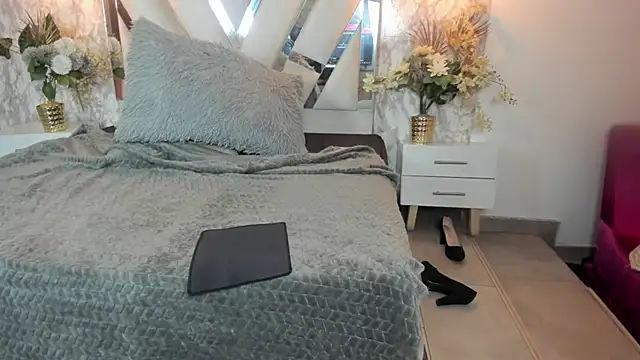 Snapshot of Mysterius_Woman chatting on February 16, 2026, 12:56 pm Mysterius Woman online show from February 16, 2026, 12:56 pm