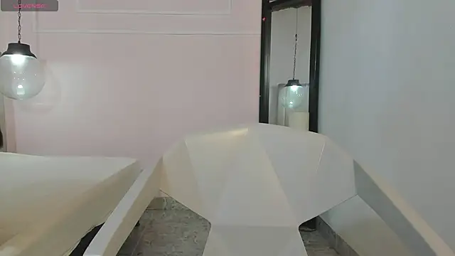 Izelevans online show from April 15, 2026, 10:55 am