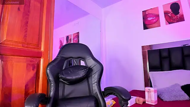 ValeryTs1 online show from April 15, 2026, 6:37 pm