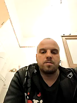 Snapshot of Phoenix2310 chatting on February 5, 2026, 2:33 pm Phoenix2310 online show from February 5, 2026, 2:33 pm