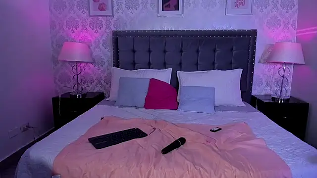 Evabellee online show from November 29, 2025, 2:20 pm