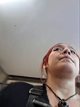 Eveeelyn25 online show from November 25, 2025, 12:21 am